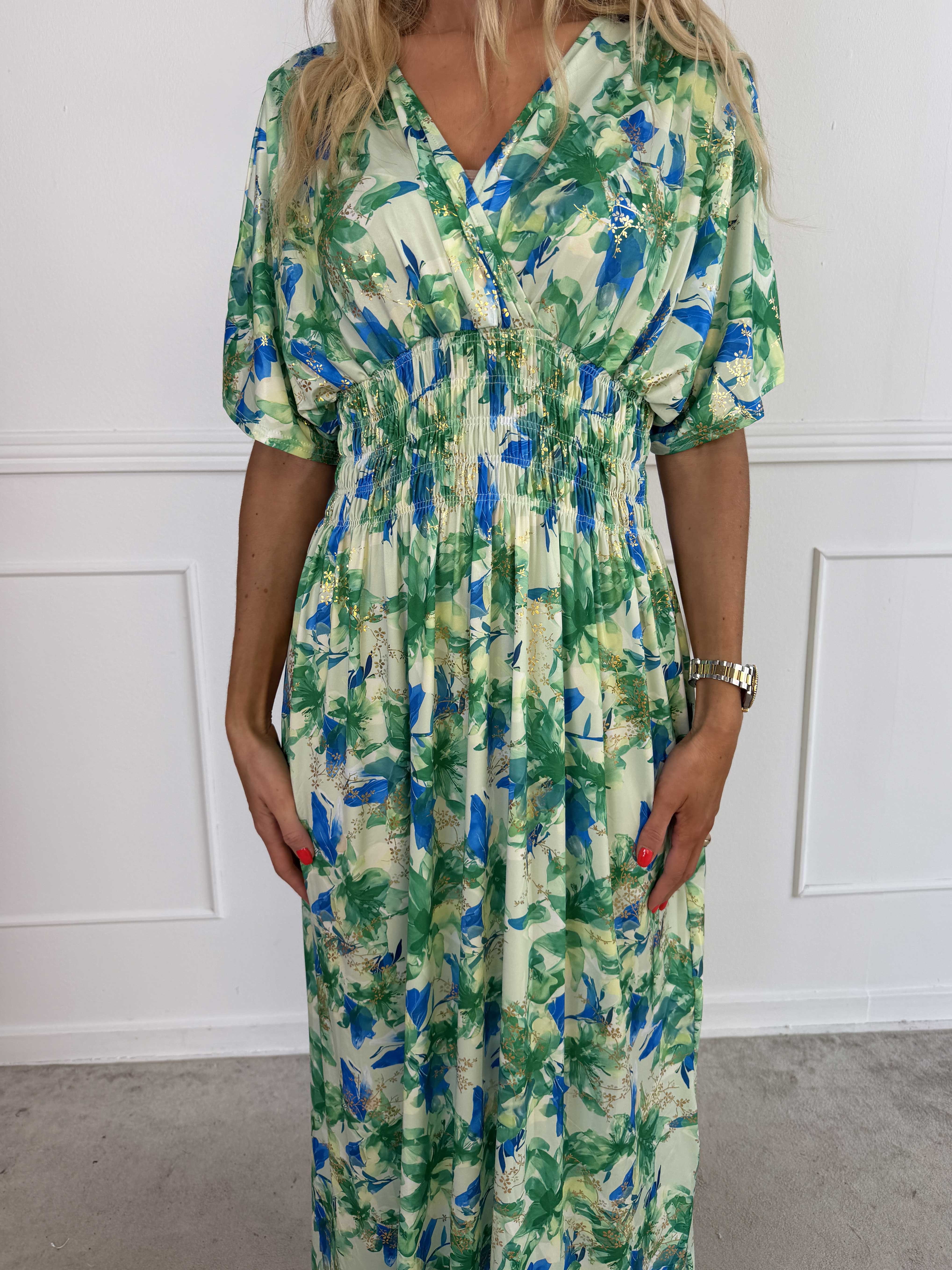 Pams Flourish - Lang elastisk kjole med fine blomster og guld blade